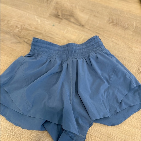 Lululemon Shake It Out High Rise Running Short 2.5 in Washed Denim - Picture 2 of 6